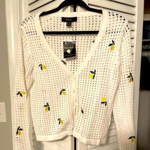 Adorable sweater with lemon pattern